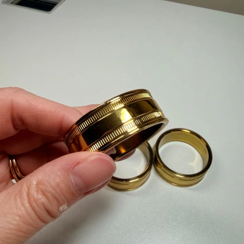 Gold Toned Metal‎ Napkin Rings Set of 4 Ridged Edge Detail Polished Table Decor